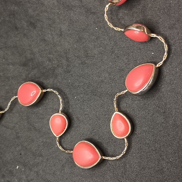 Unbranded silver tone coral color choker necklace - Picture 2 of 3